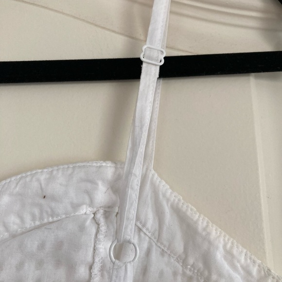 Guess white eyelet romper with adjustable straps and pockets. Size 2 - Picture 6 of 11